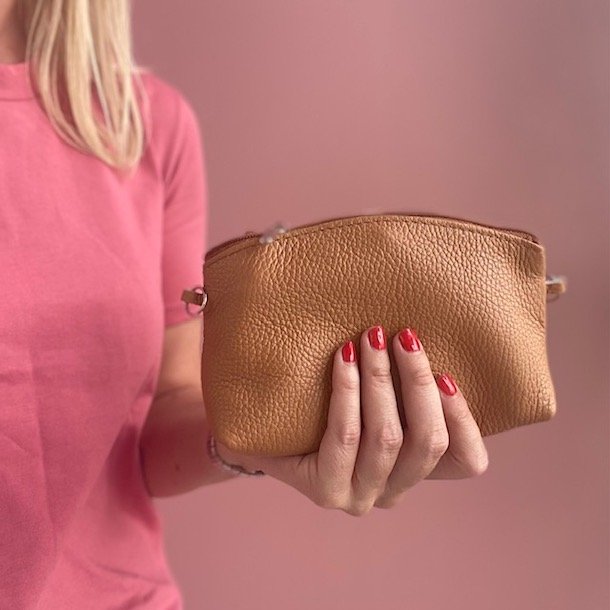 Clutch / crossbody skind