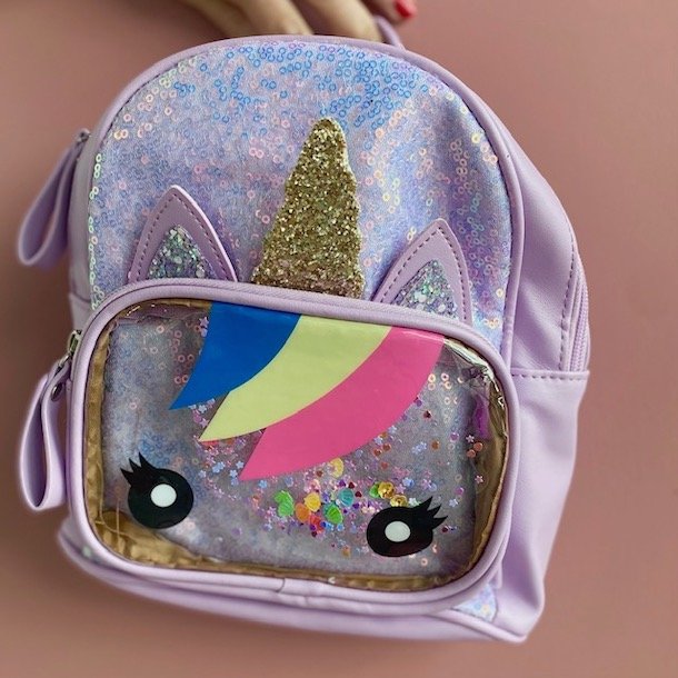 Rygsk pige enhjrning