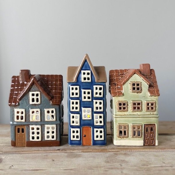 Hus til fyrfadslys bl keramik