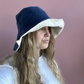 Solhat med bjelig kant