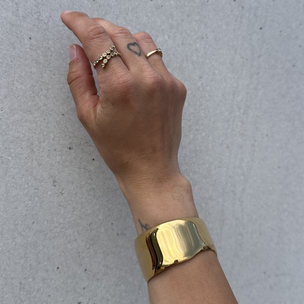 Armring Sora Wide - Guldbelagt vandfast 