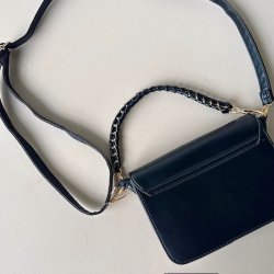 Lille crossbody med halv cirkel spnde 