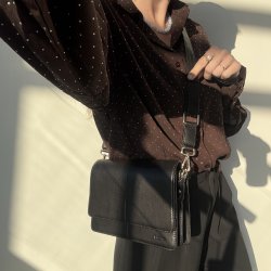 LIVE Carrie Crossbody skind