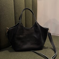 Skind taske med aftagelig rem 