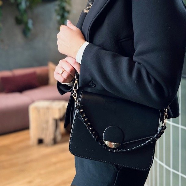 Lille crossbody med halv cirkel spnde 