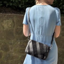 Taske nr 33 sort skind/ruskind