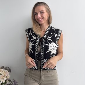 Vest Sally i strikkvalitet