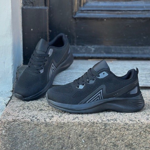 Sneakers ACTIVE Black/black str. 40-45