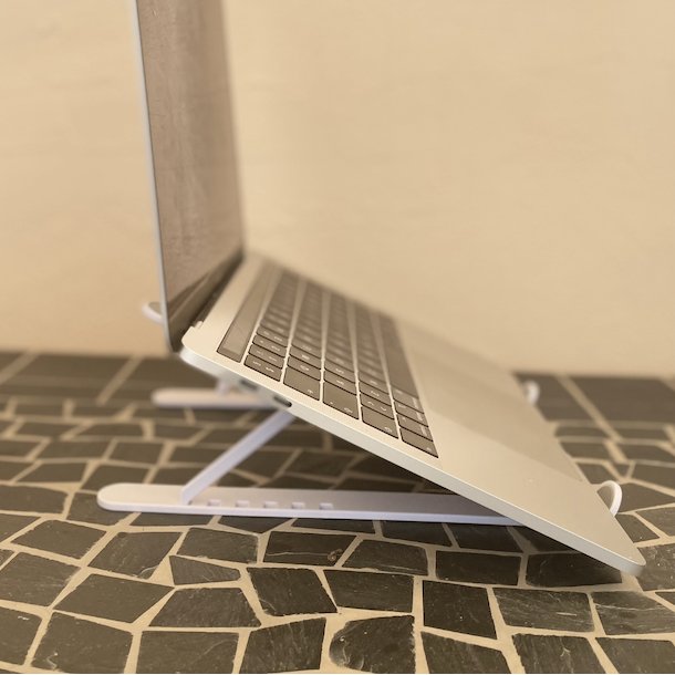 Laptop stand
