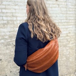 Mega bltetaske Cow skind raw Cognac