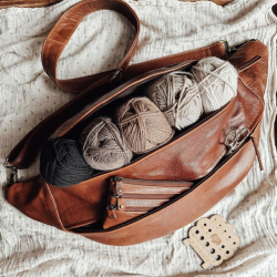 Mega bltetaske Cow skind raw Cognac