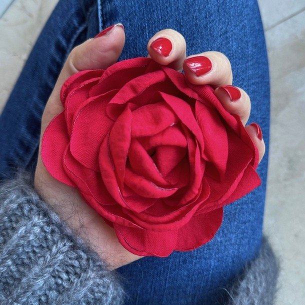 Broche / hrspnde med blomst