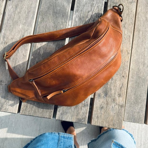 Mega bltetaske Cow skind raw Cognac