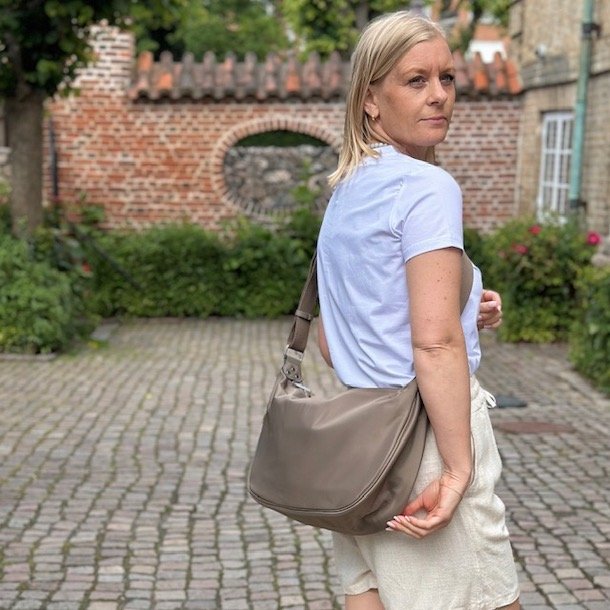 Nylon crossbody boat 