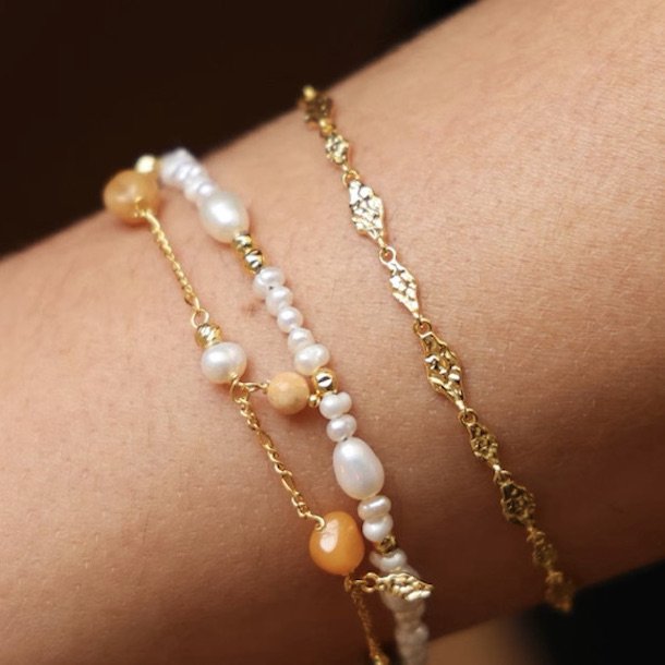 Haiden armbnd m. hvide perler forgyldt