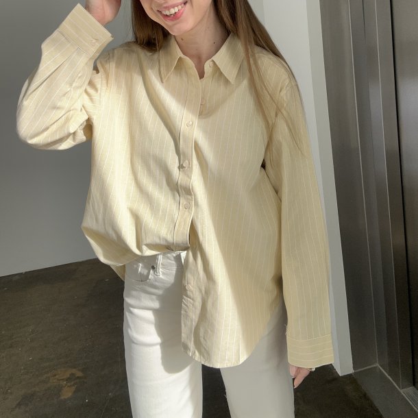Skjorte Vera med striber i Banana Yellow 