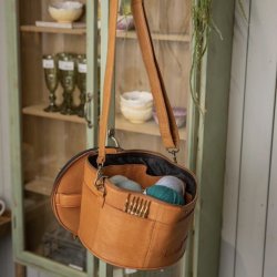 Enturn stor strikketaske skind