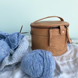 Enturn stor strikketaske skind