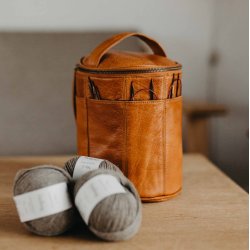 Strikketaske /toilettaske Saturn lder cognac