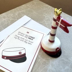 Studenter pakke hue med flag + kort