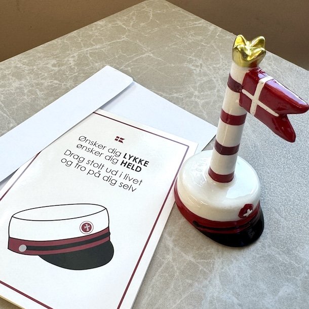 Studenter pakke hue med flag + kort