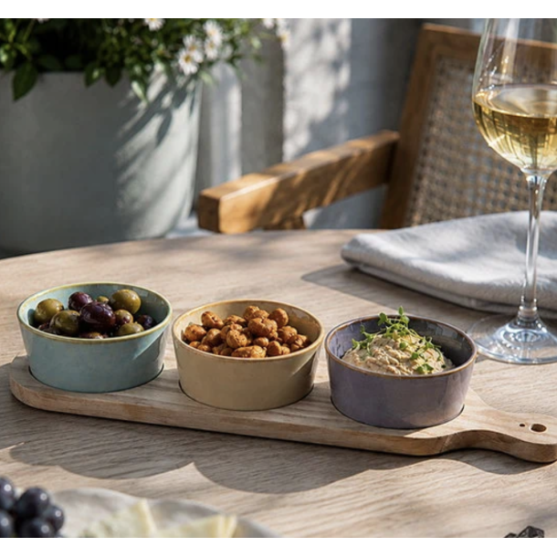 Tapas serverings s�t tr�br�dt med keramik sk�le.