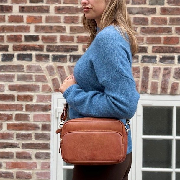 Crossbody med frontlomme retro cognac skind