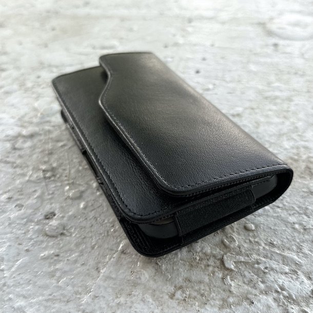 Universal smartphone holder