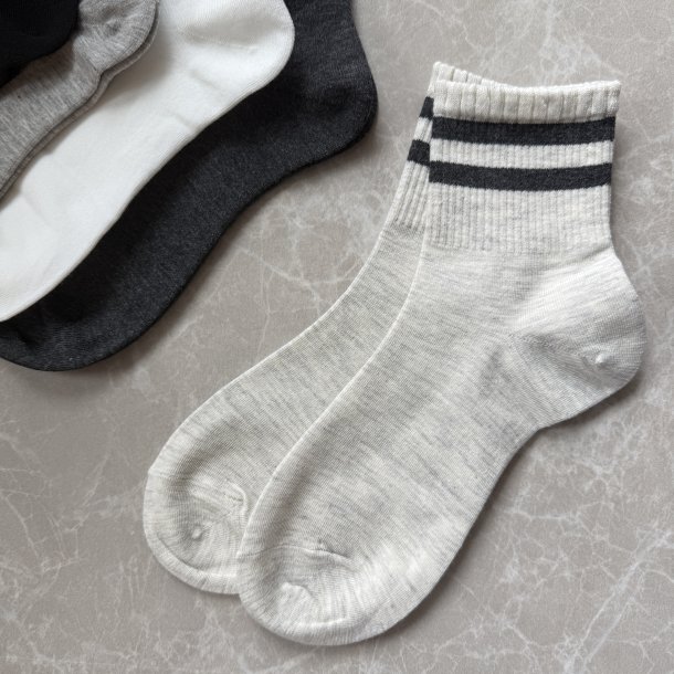 Tennisstr�mper med striber 