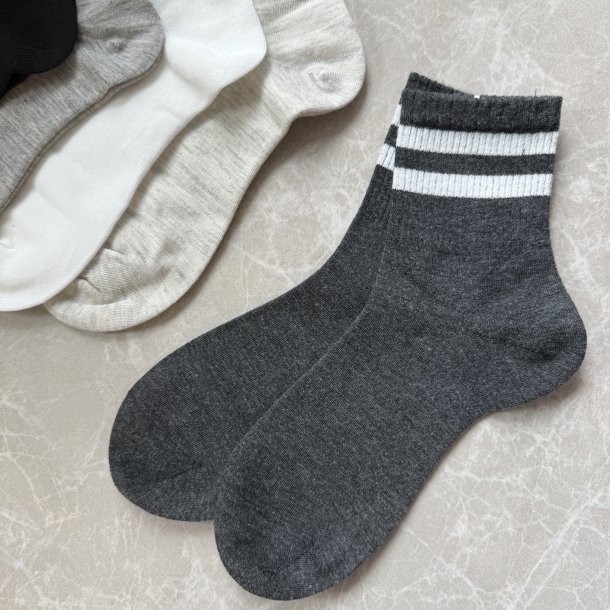 Tennisstr�mper med striber 