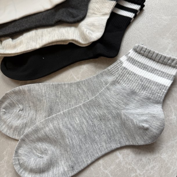 Tennisstr�mper med striber 