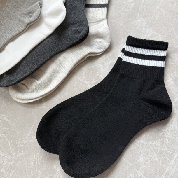Tennisstr�mper med striber 