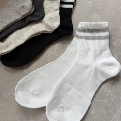 Tennisstr�mper med striber 