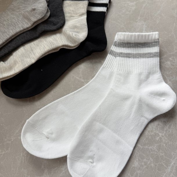 Tennisstr�mper med striber 