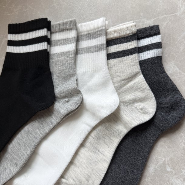 Tennisstr�mper med striber 