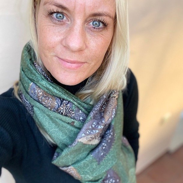 Tørklæde blad guld 100% viskose