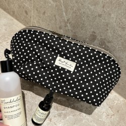 Stor toilettaske med rum dotti