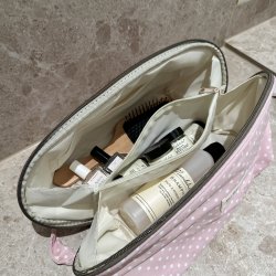 Stor toilettaske med rum dotti