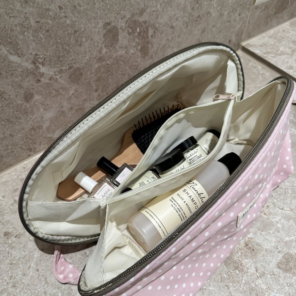 Stor toilettaske med rum dotti