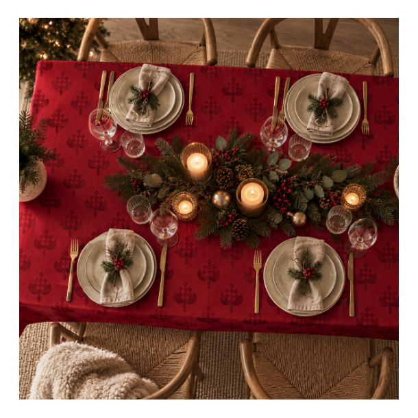 Juledug med julehjerter � 140 x 240 cm � R�d/Gr�n