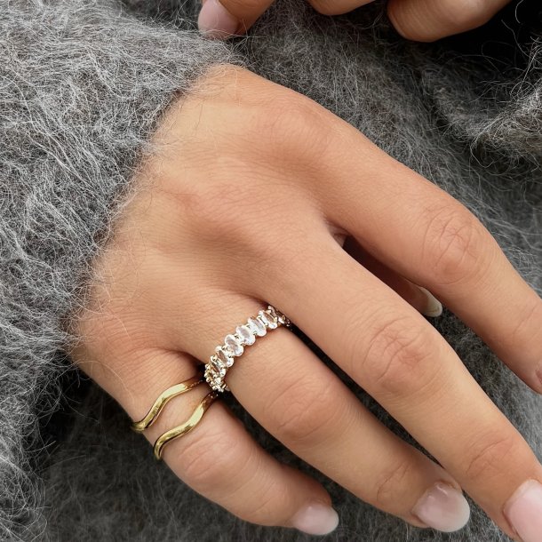 Fingerring Unda justerbar forgyldt st�l - vandfaste