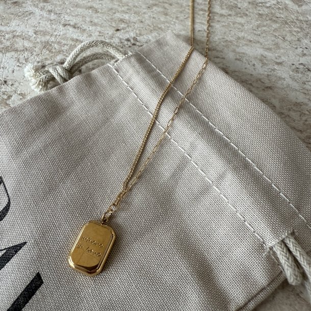 Halsk�de WHERE IS LOVE 40 + 5 CM. Guldbelagt vandfast