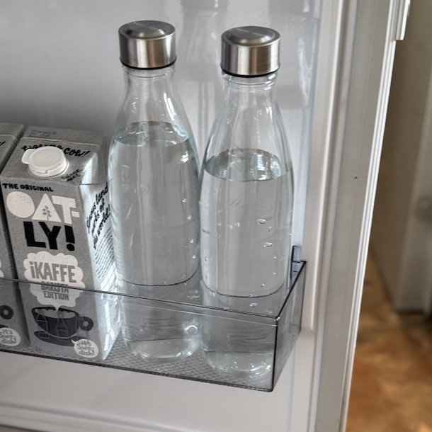 Glas flaske med skruelg - 1 liter / til kleskab