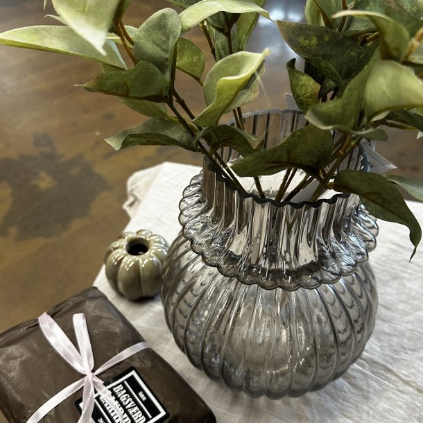 Vase med rille H 20 cm varm gr� glas
