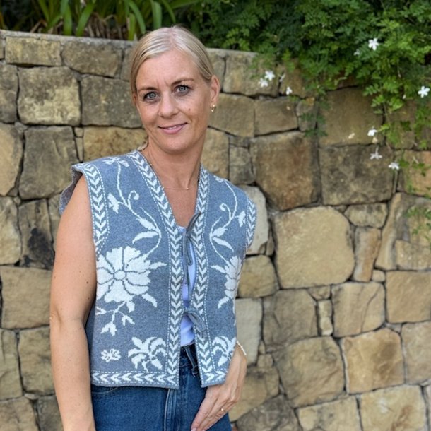 Vest Sally i strikkvalitet