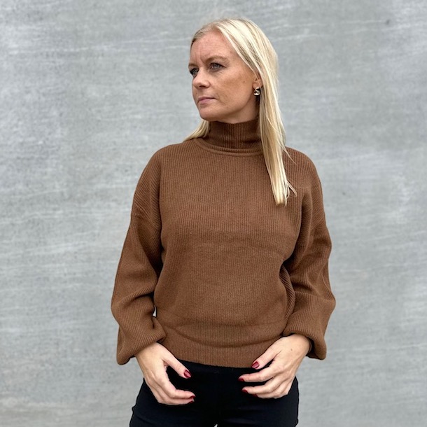 Semi cropped clearance sweater