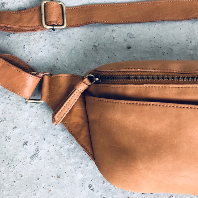 Cognac bæltetaske i blødt læder fra | Cow Concept 2/5 side 2/5 2/5 side 2/5