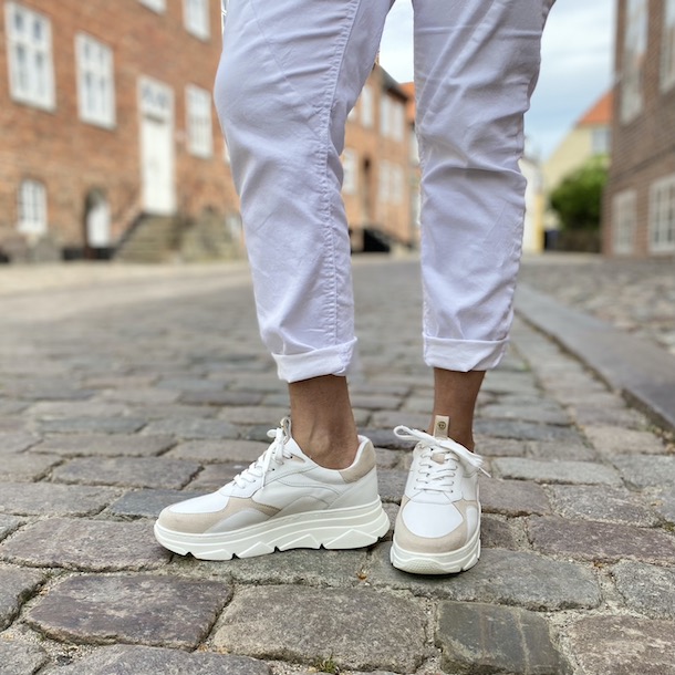 bunke lette Association Sneakers Proud White-Frost - skind str. 36-41 - Sneakers - COW CONCEPT
